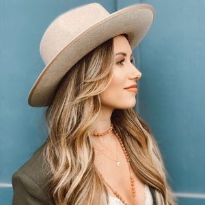 Meet your Posher, Hailey